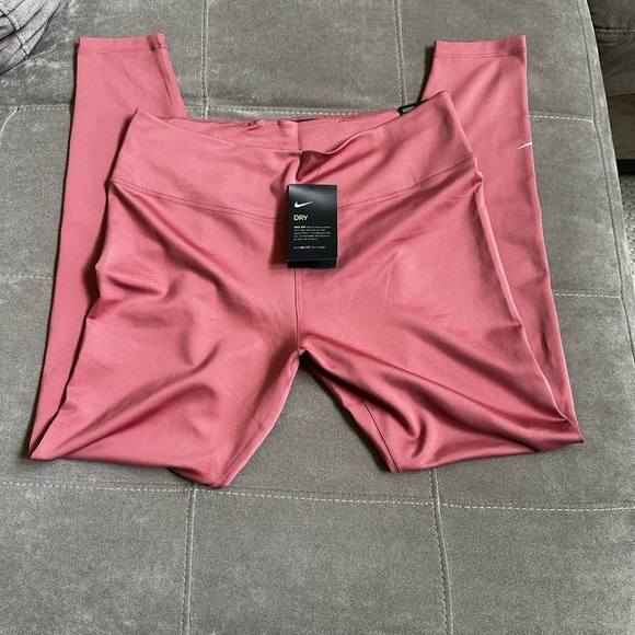 Nike Performance Top in Dusty Pink - Picture 6 of 10